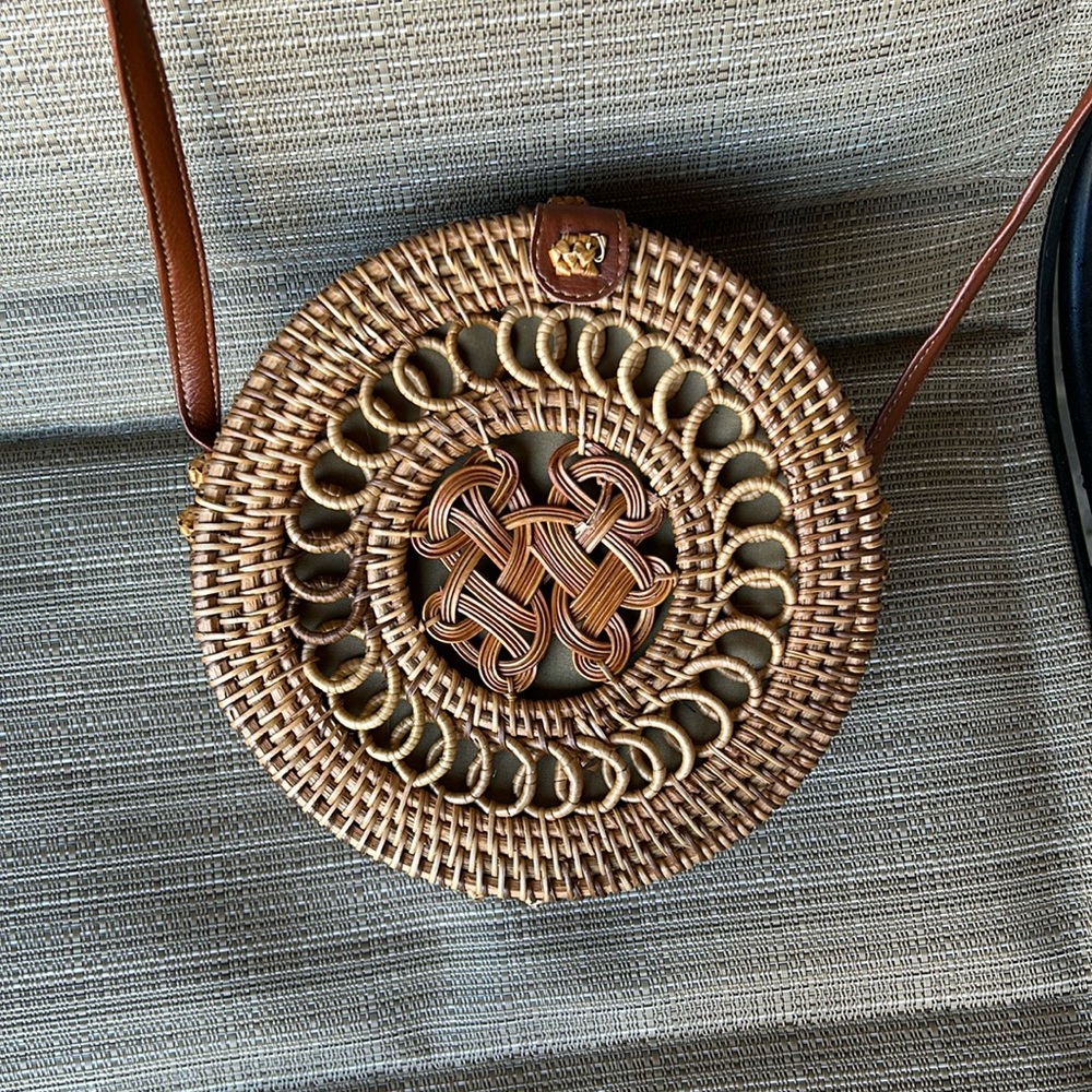 NWOT woven round crossbody